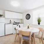 Revliving Apartment *