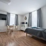 Revliving Apartment *